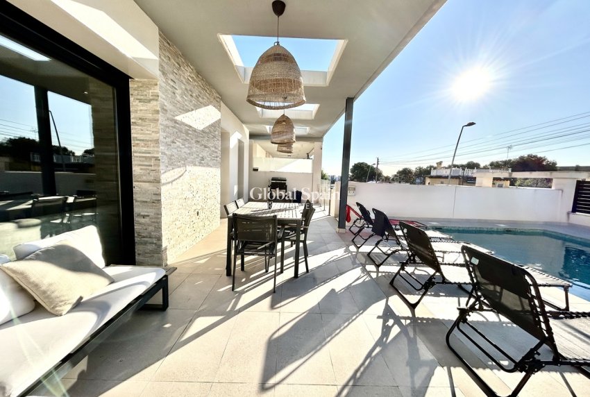 Wederverkoop - VILLA -
LOS BALCONES - LOS ALTOS - Costa Blanca