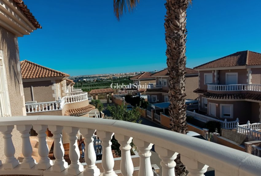 Wederverkoop - VILLA -
LOS BALCONES - LOS ALTOS - Costa Blanca