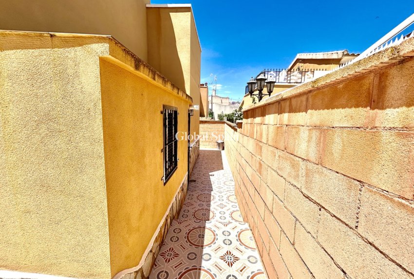 Wederverkoop - VILLA -
LOS BALCONES - LOS ALTOS - Costa Blanca