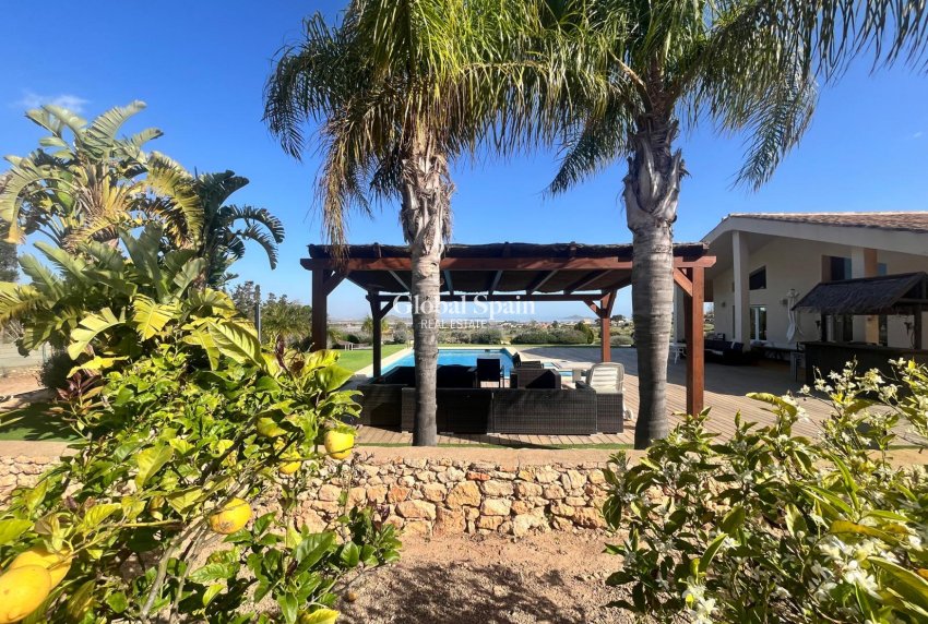 Wederverkoop - VILLA -
LOS BELONES - Inland