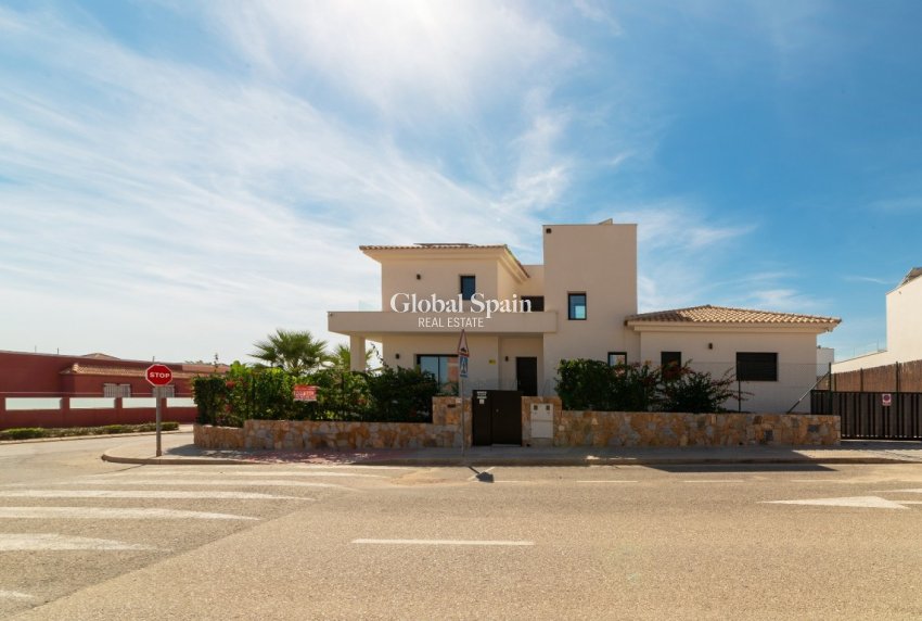 Wederverkoop - VILLA -
LOS MONTESINOS - Costa Blanca