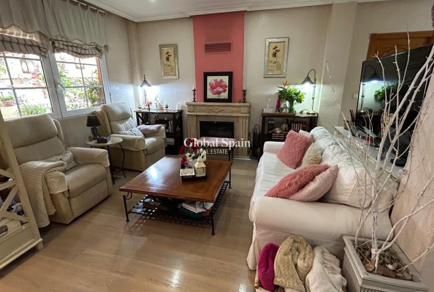 Wederverkoop - VILLA -
LOS MONTESINOS - Costa Blanca