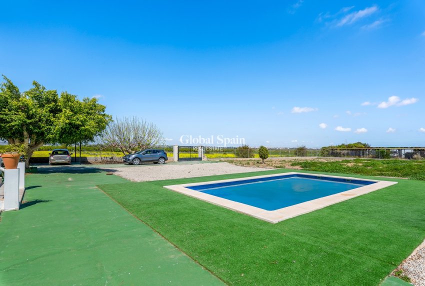 Wederverkoop - VILLA -
LOS MONTESINOS - Costa Blanca