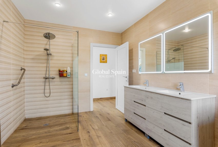 Wederverkoop - VILLA -
LOS MONTESINOS - Costa Blanca