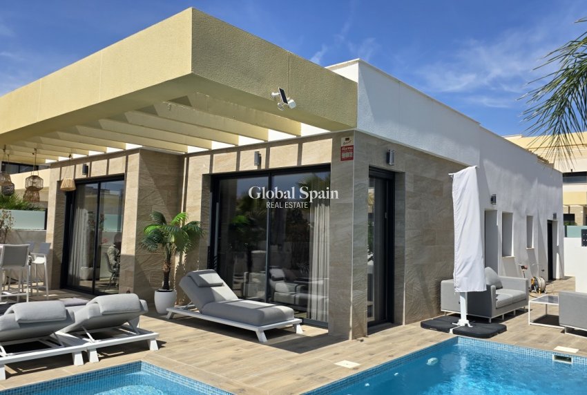 Wederverkoop - VILLA -
LOS MONTESINOS - Costa Blanca