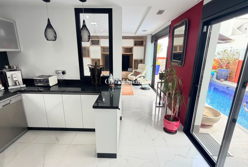 Wederverkoop - VILLA -
LOS MONTESINOS - Costa Blanca