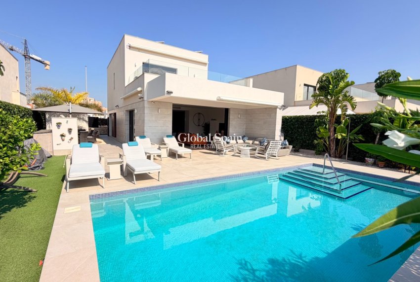Wederverkoop - VILLA -
LOS MONTESINOS - Costa Blanca