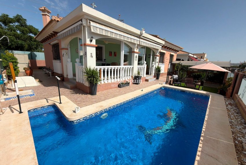 Wederverkoop - VILLA -
LOS MONTESINOS - Costa Blanca