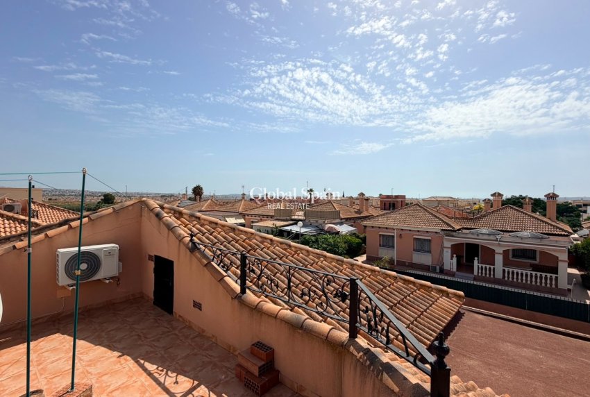 Wederverkoop - VILLA -
LOS MONTESINOS - Costa Blanca