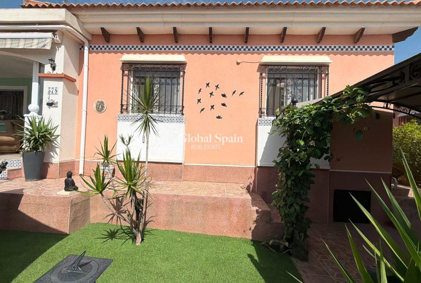 Wederverkoop - VILLA -
LOS MONTESINOS - Costa Blanca
