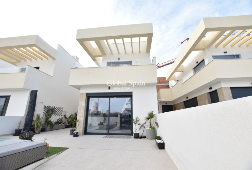 Wederverkoop - VILLA -
LOS MONTESINOS - Costa Blanca