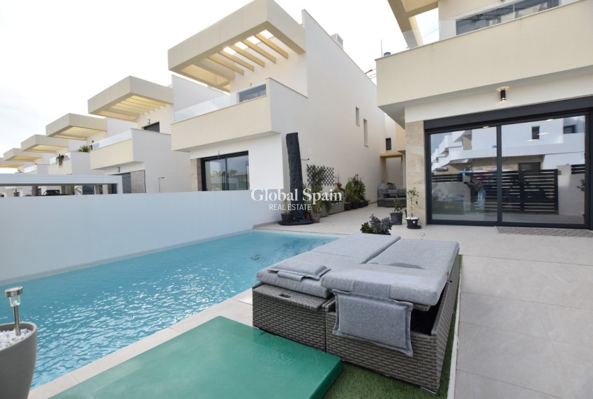 Wederverkoop - VILLA -
LOS MONTESINOS - Costa Blanca