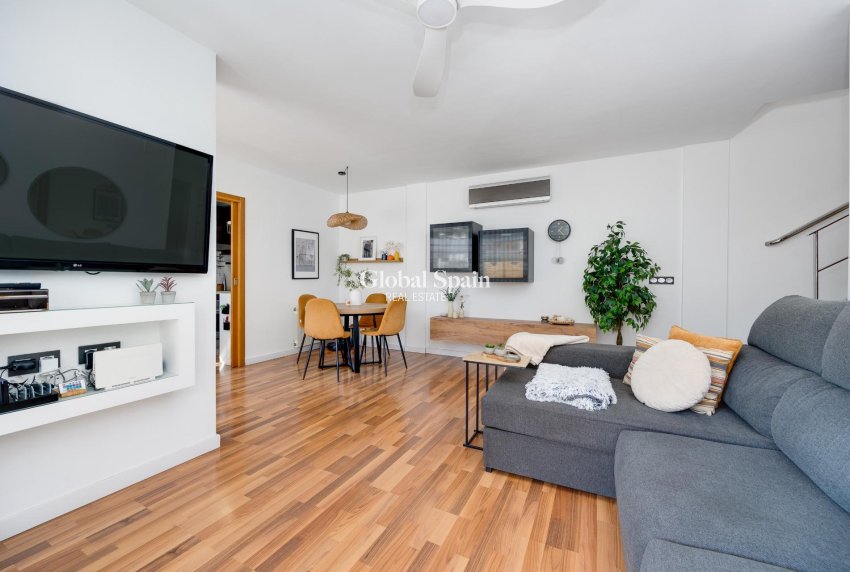 Wederverkoop - VILLA -
LOS MONTESINOS - La Herrada