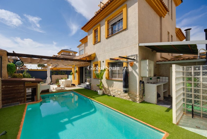 Wederverkoop - VILLA -
LOS MONTESINOS - La Herrada