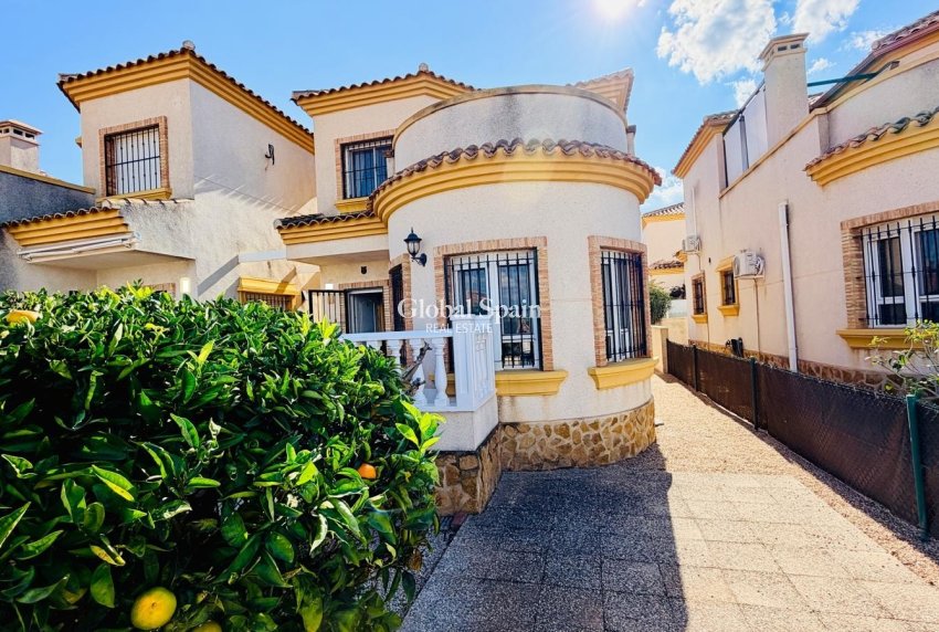 Wederverkoop - VILLA -
LOS MONTESINOS - La Herrada