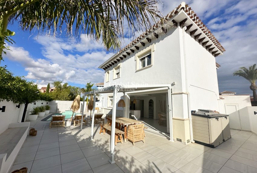 Wederverkoop - VILLA -
MAR MENOR GOLF RESORT - Inland