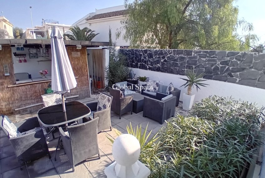 Wederverkoop - VILLA -
MAZARRÓN - Camposol