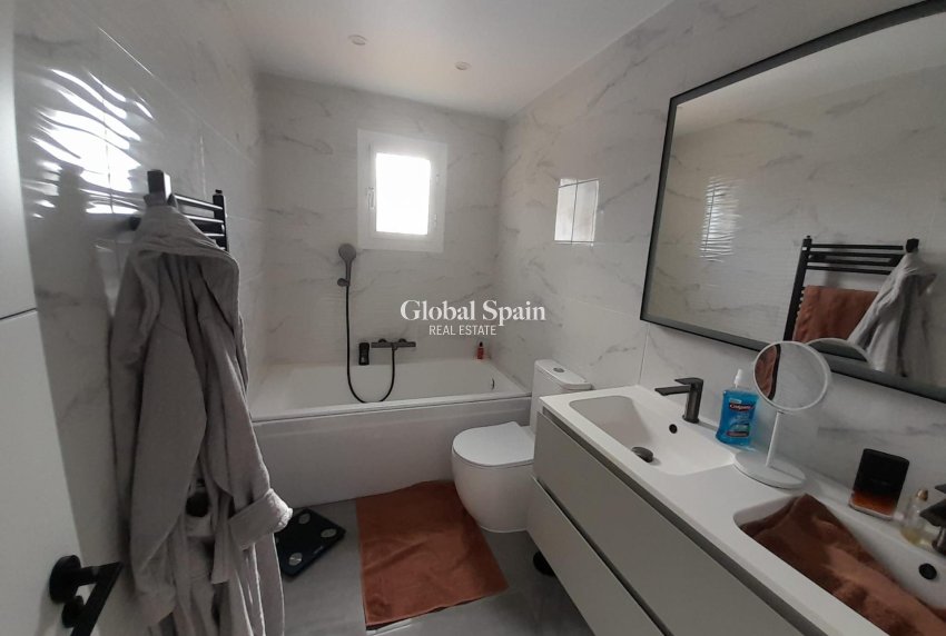 Wederverkoop - VILLA -
MAZARRÓN - Camposol