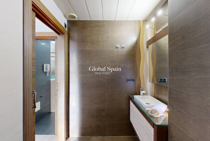 Wederverkoop - VILLA -
MOLINA DEL SEGURA - Torrealta