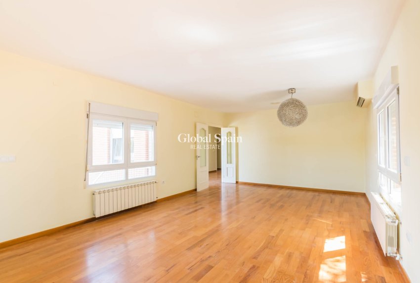 Wederverkoop - VILLA -
MOLINA DEL SEGURA