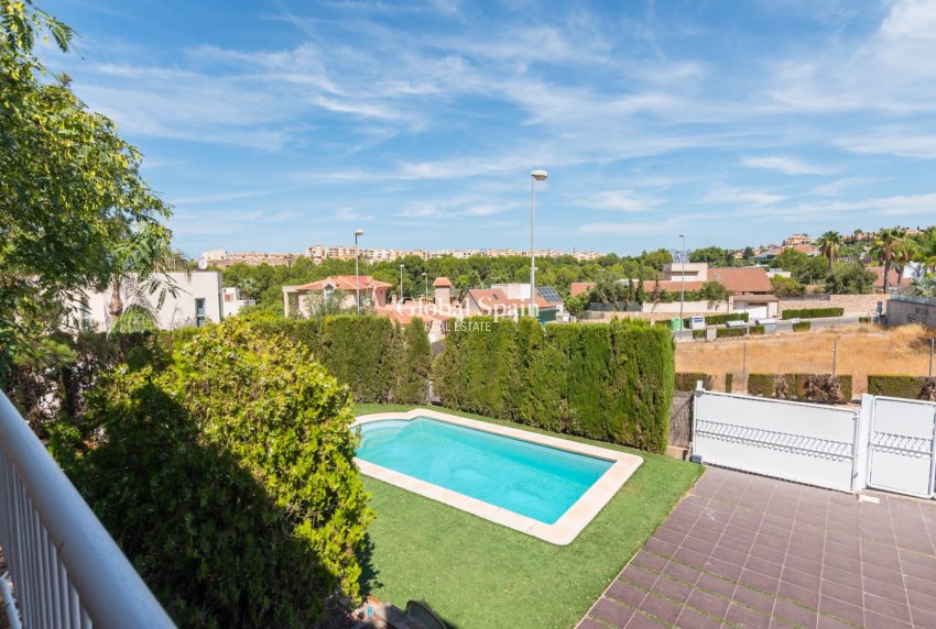 Wederverkoop - VILLA -
MOLINA DEL SEGURA