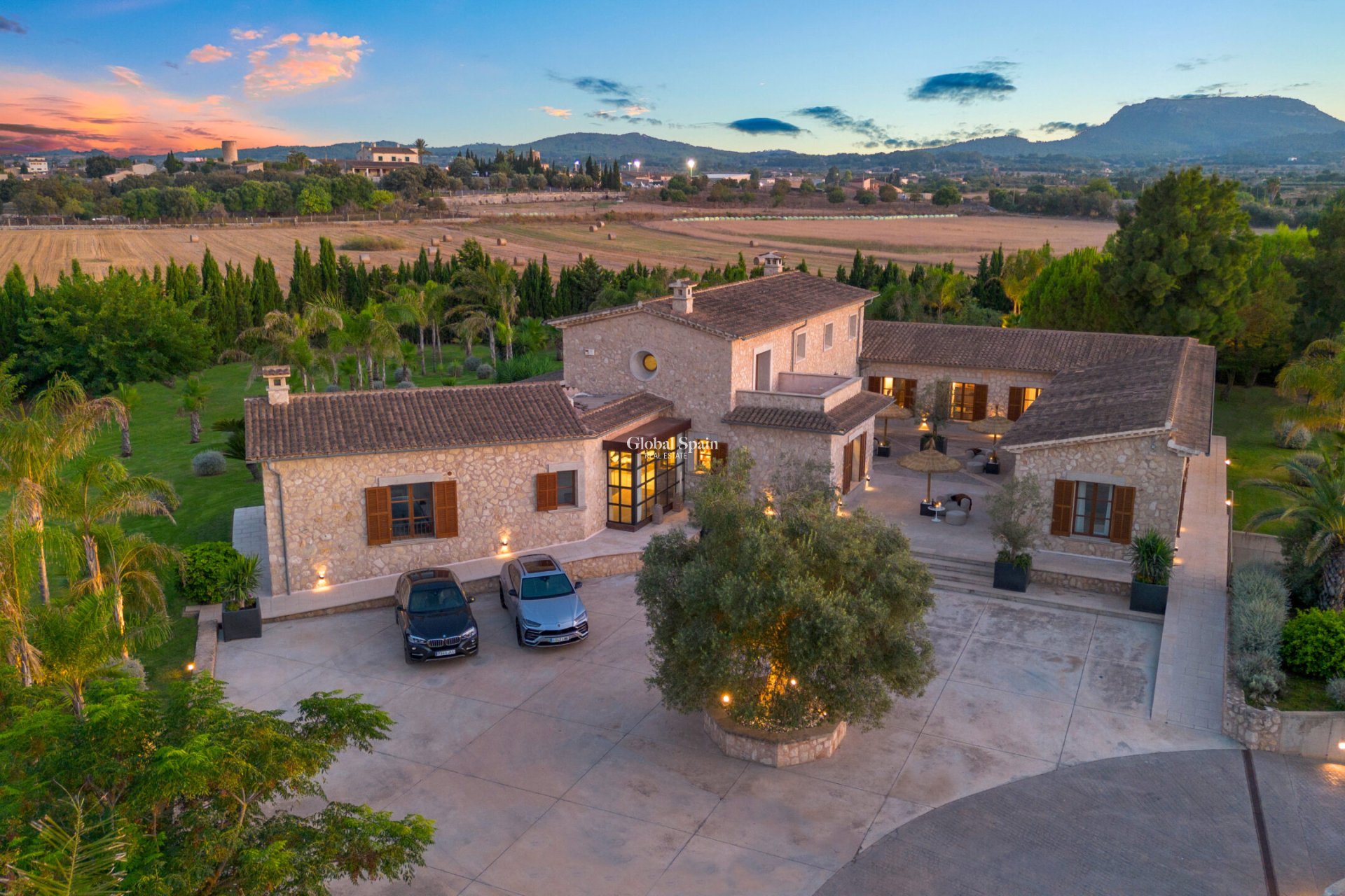 Wederverkoop - VILLA -
MONTUÏRI - optional location detail