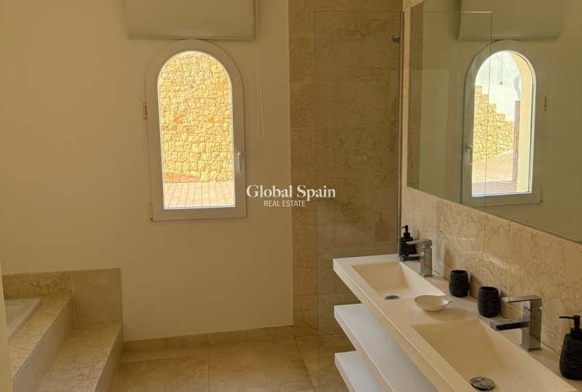 Wederverkoop - VILLA -
MORAIRA_TEULADA - Costa Blanca