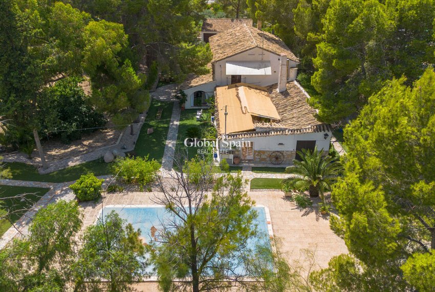 Wederverkoop - VILLA -
MULA - Mula