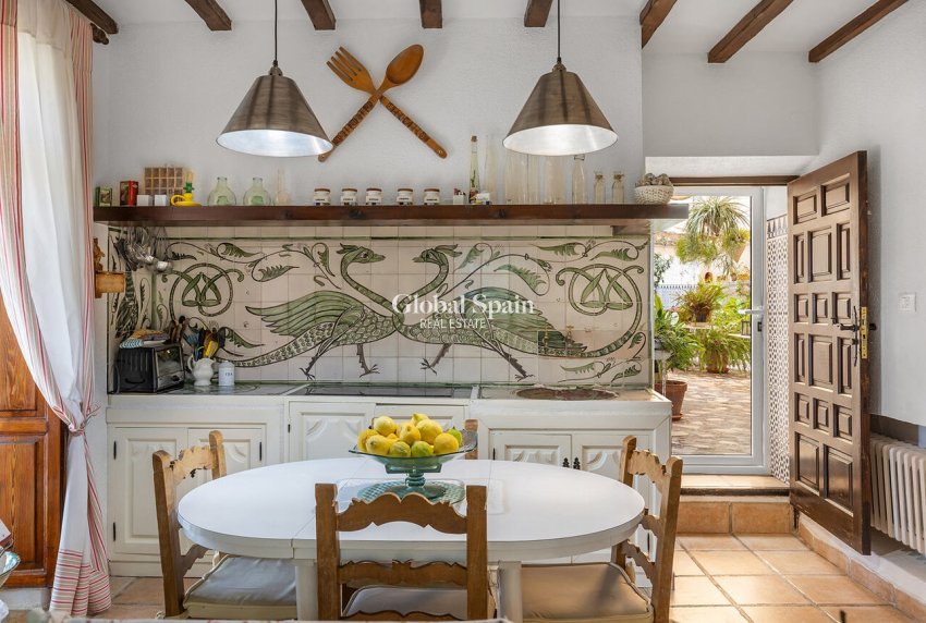 Wederverkoop - VILLA -
MULA - Mula