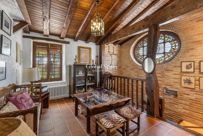 Wederverkoop - VILLA -
MULA - Mula