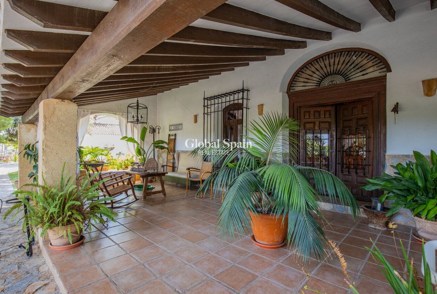 Wederverkoop - VILLA -
MULA - Mula