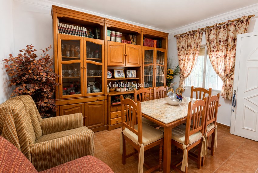Wederverkoop - VILLA -
Oliva - Oliva Nova