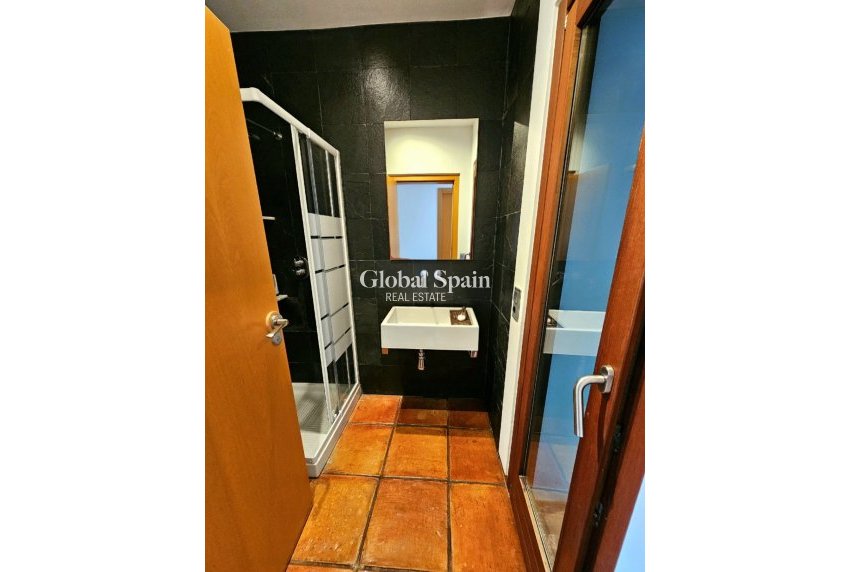 Wederverkoop - VILLA -
ONDARA - Inland