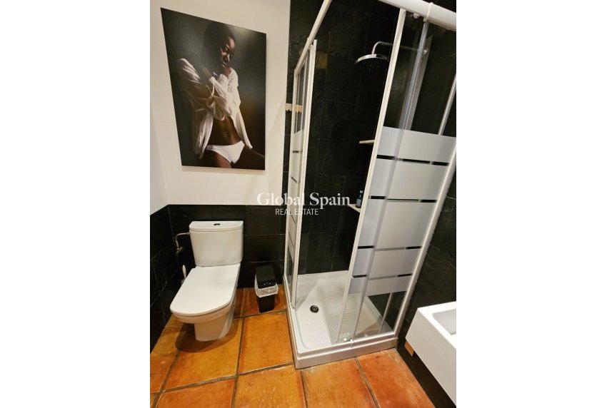 Wederverkoop - VILLA -
ONDARA - Inland