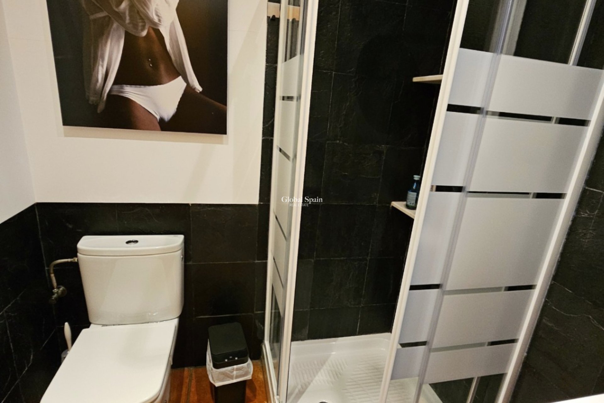 Wederverkoop - VILLA -
ONDARA - Inland