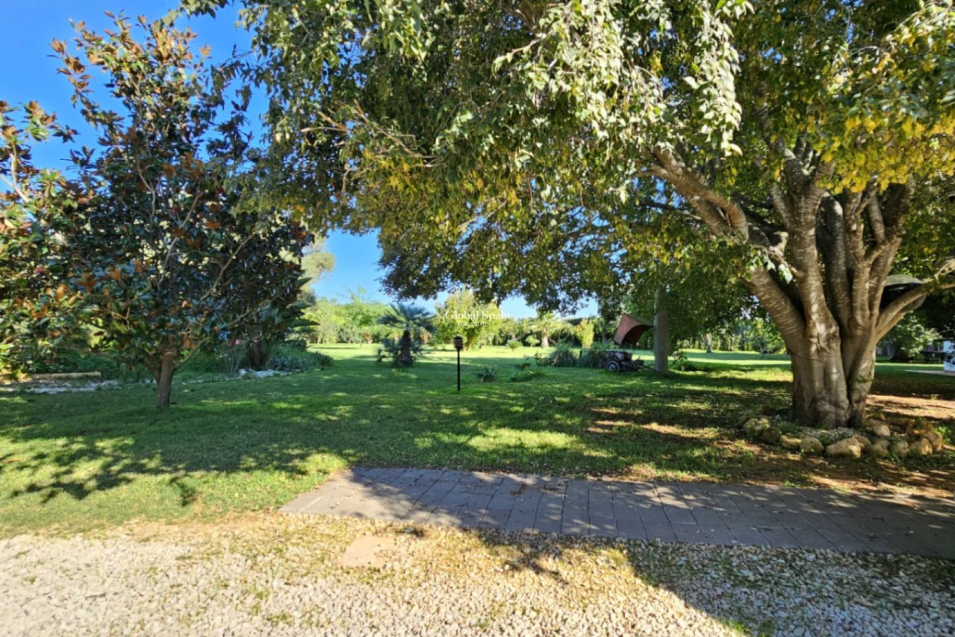 Wederverkoop - VILLA -
ONDARA - Inland