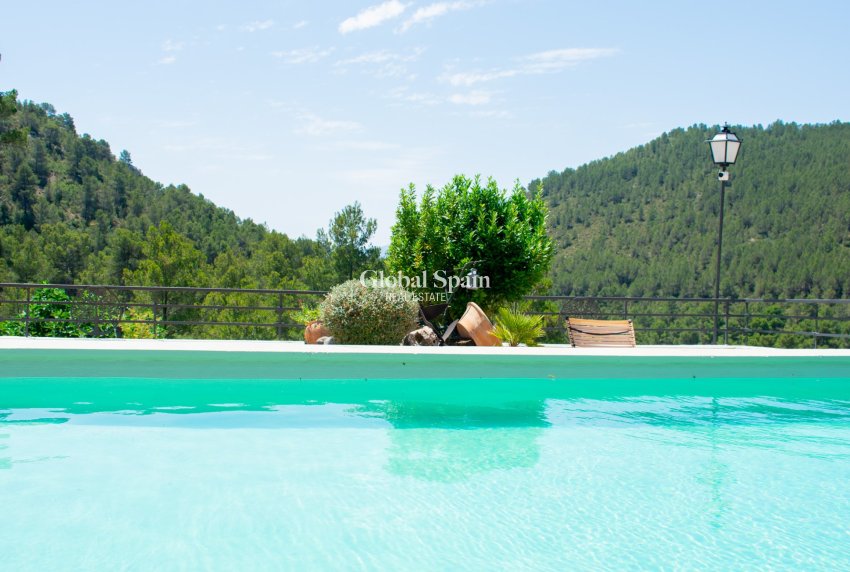 Wederverkoop - VILLA -
ONIL