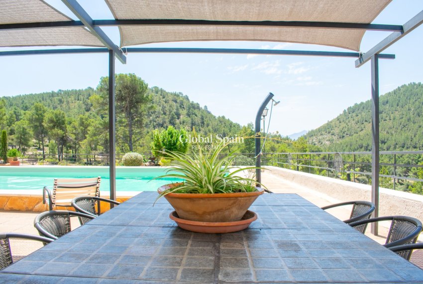 Wederverkoop - VILLA -
ONIL