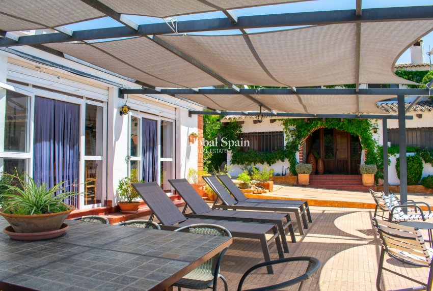 Wederverkoop - VILLA -
ONIL