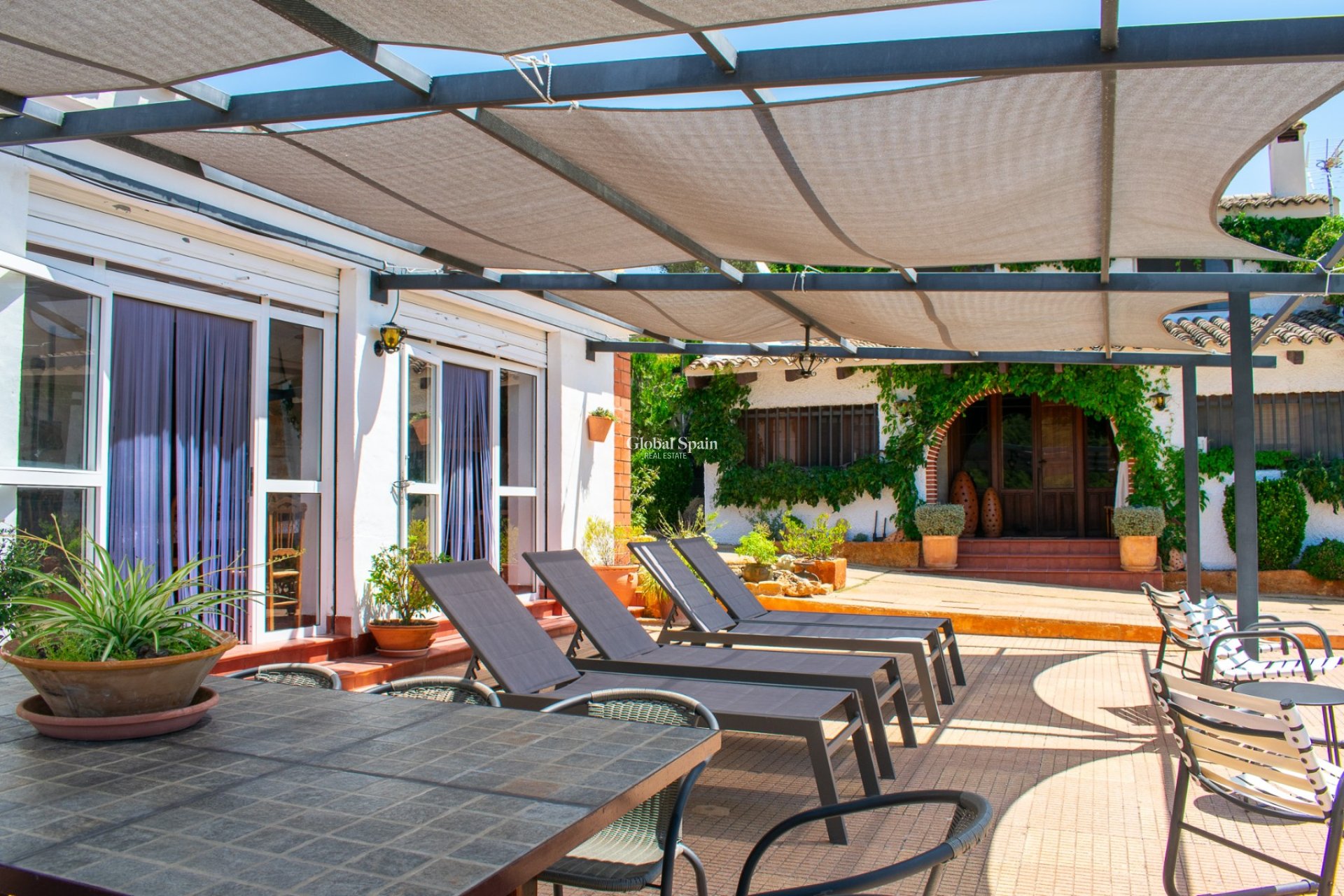 Wederverkoop - VILLA -
ONIL