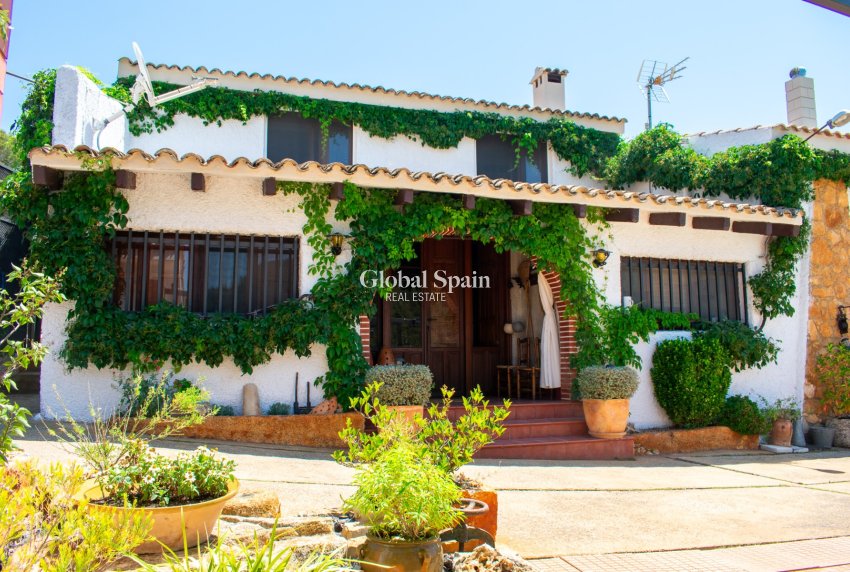 Wederverkoop - VILLA -
ONIL