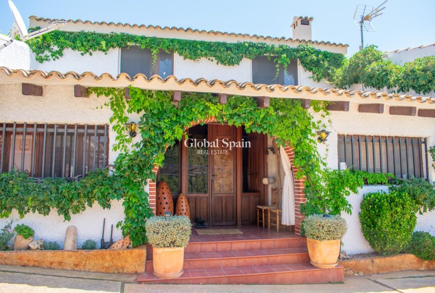 Wederverkoop - VILLA -
ONIL