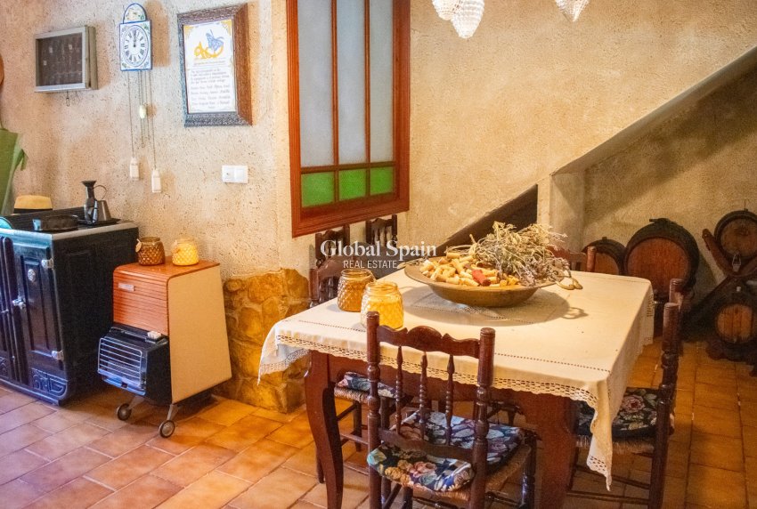 Wederverkoop - VILLA -
ONIL