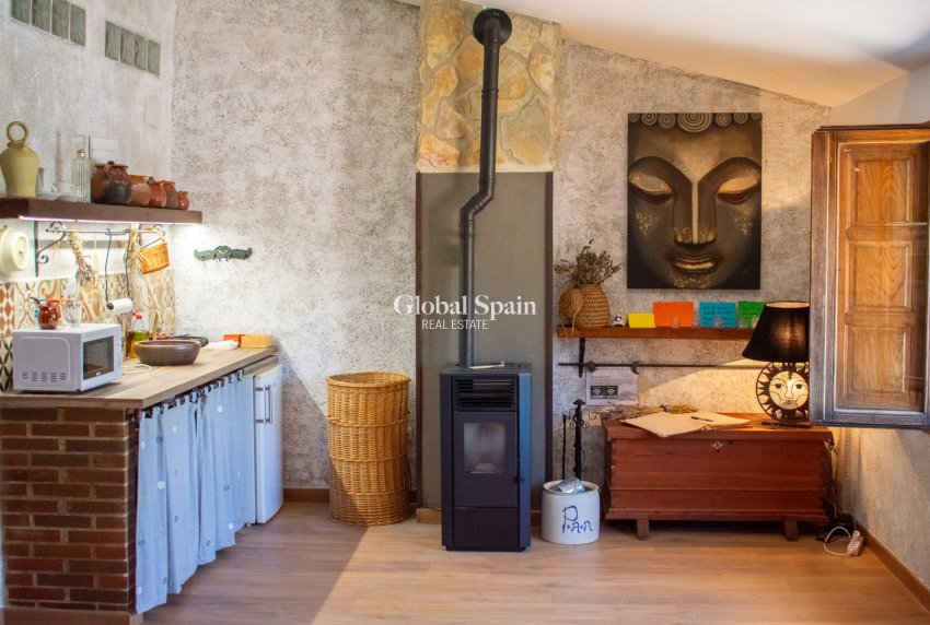 Wederverkoop - VILLA -
ONIL