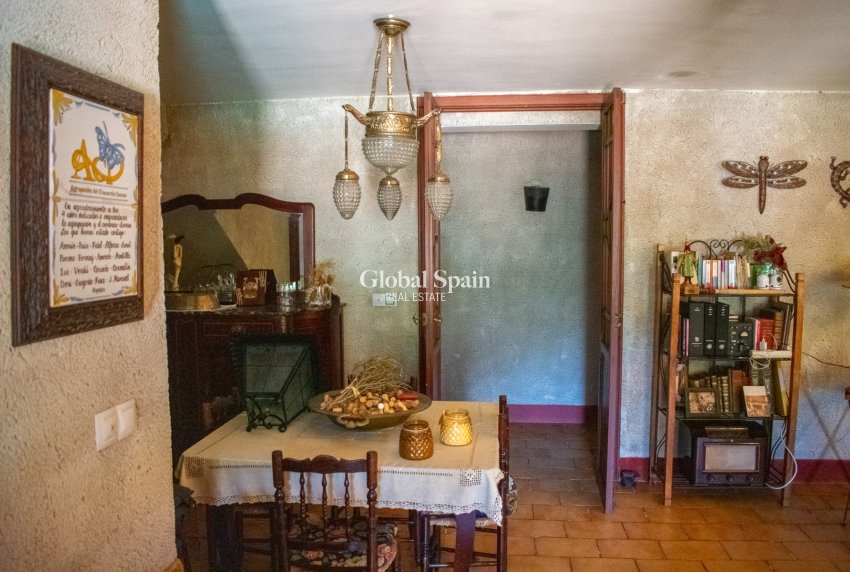 Wederverkoop - VILLA -
ONIL