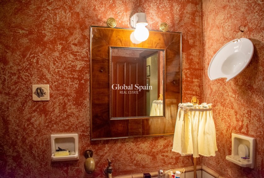 Wederverkoop - VILLA -
ONIL