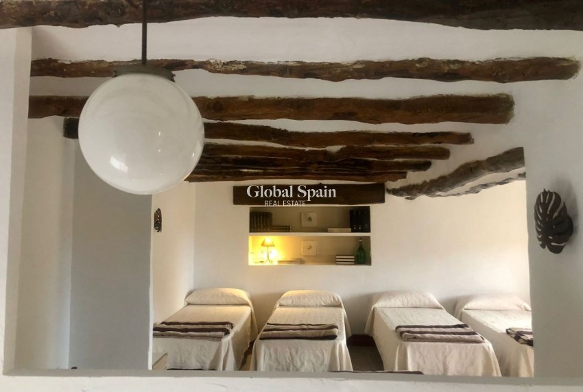 Wederverkoop - VILLA -
ONIL