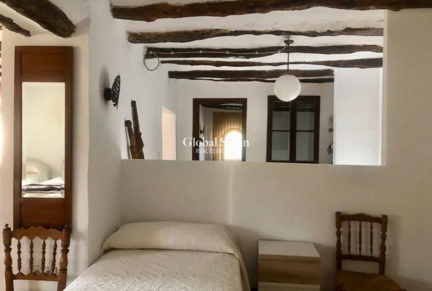 Wederverkoop - VILLA -
ONIL