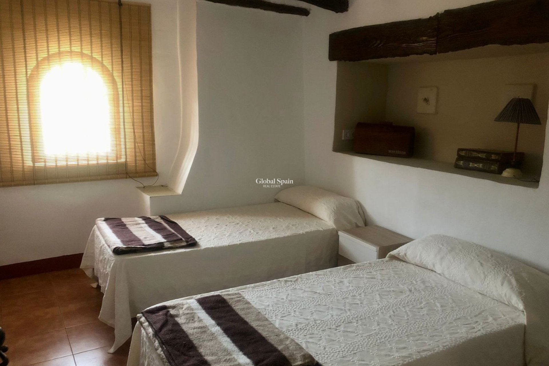 Wederverkoop - VILLA -
ONIL