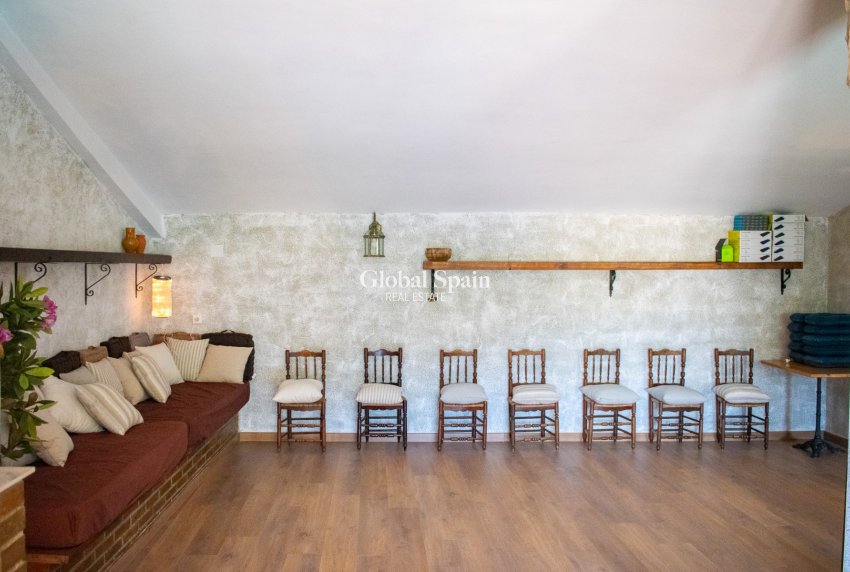 Wederverkoop - VILLA -
ONIL